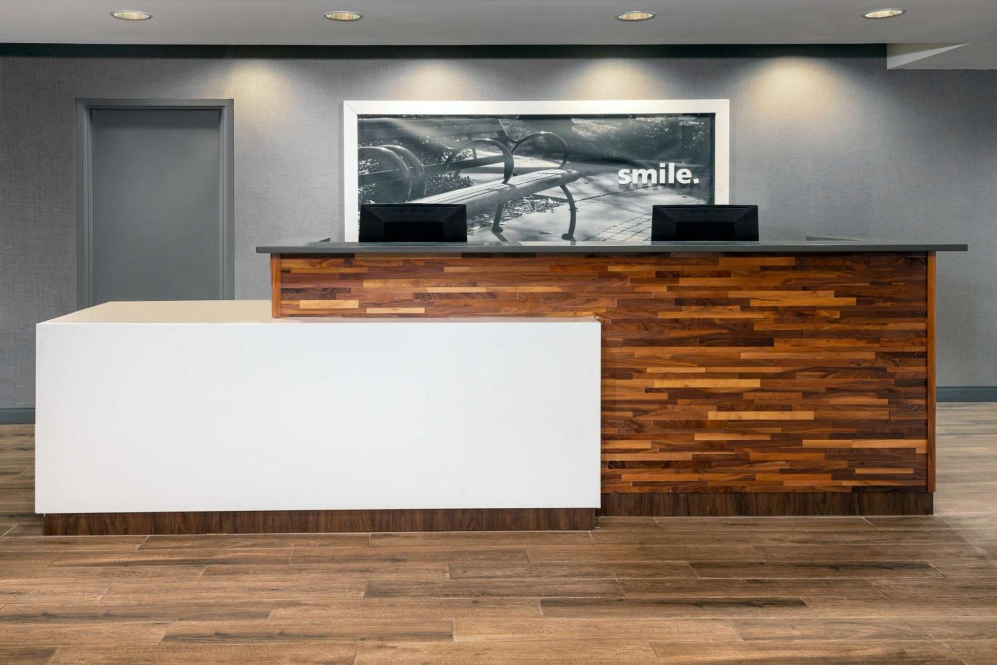 Hampton Inn Petersburg - Southpark Mall Колоніал-Гайтс Екстер'єр фото